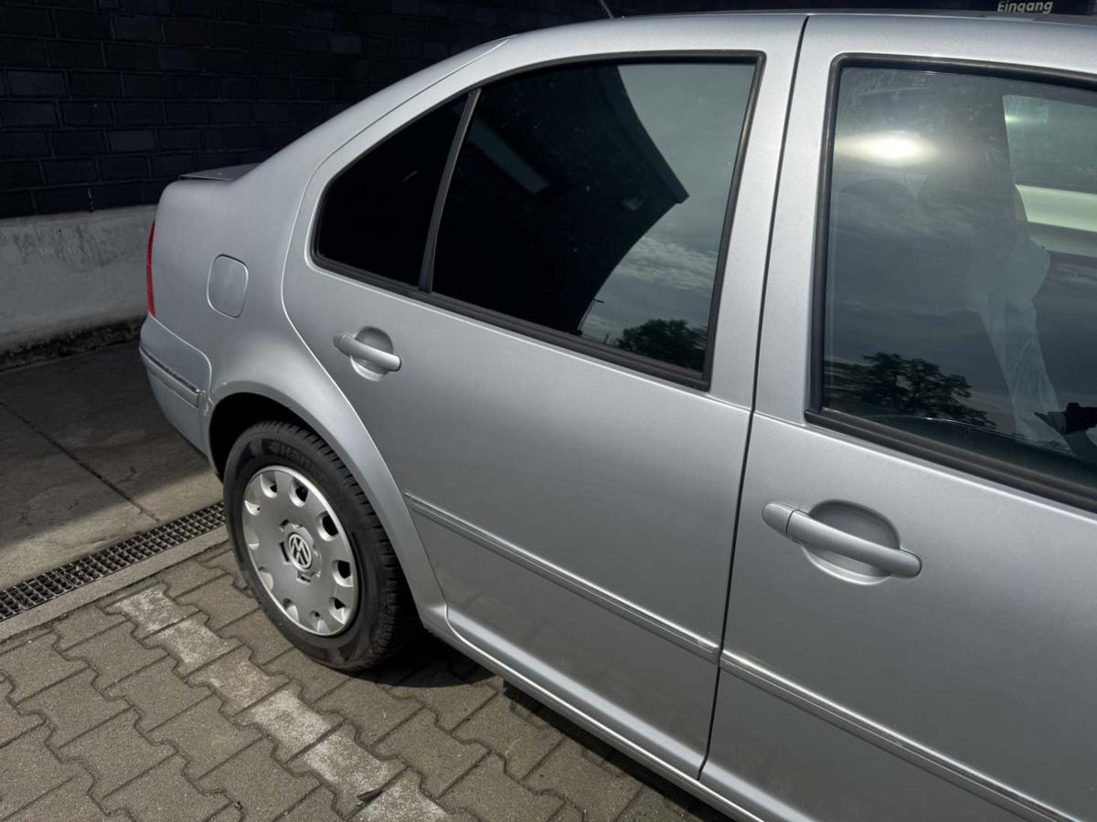 VW Bora original T&uuml;r hinten rechts LA7W Reflexsilber Limousine Rohbau Bj.2002
